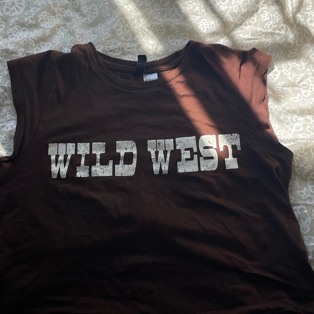 cropped graphic tank top